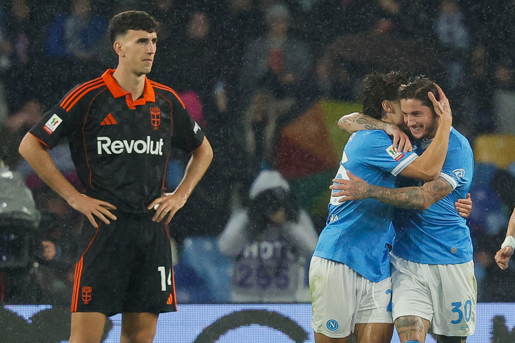 Napoli's Antonio Vergara, second from right, celebrates with Pasquale Mazzocchi after scoring goal against Como during an Italian Cup quarterfinal soccer match, Tuesday, Feb. 10, 2026, in Naples, Italy. (Alessandro Garofalo/LaPresse via AP)