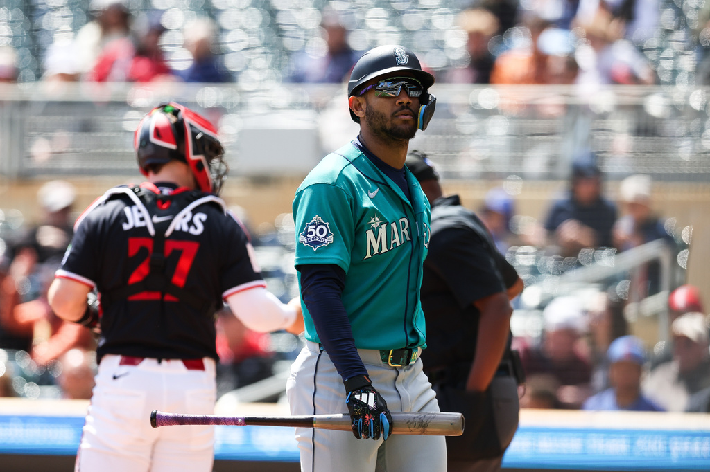 Seattle Mariners' Julio Rodríguez strikes out during the first inning of a baseball game against the Minnesota Twins, Wednesday, April 29, 2026, in Minneapolis. (AP Photo/Stacy Bengs)