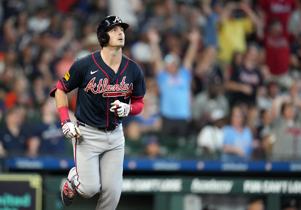 Atlanta Braves' Mike Yastrzemski reacts after hitting a three-run home run off Houston Astros relief pitcher Bryan King during the sixth inning of a baseball game, Sunday, Sept. 20, 2026, in Houston. (AP Photo/Karen Warren)