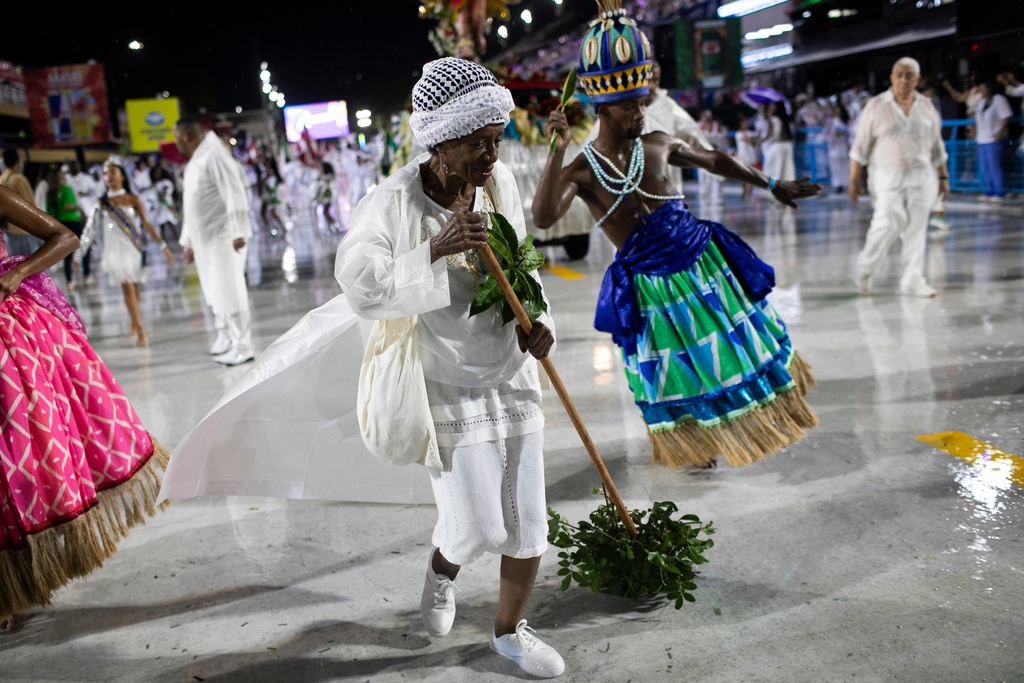 Afro-Brazilian Baianas perform during "Lavagem," a pre-carnival ritual meant to deliver luck and a positive spirit as well as clean and bless the Sambadrome, during pre-Carnival celebrations in Rio de Janeiro, Saturday, Feb. 7, 2026. (AP Photo/Bruna Prado)