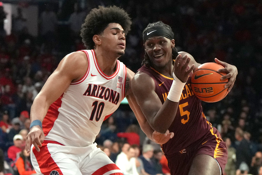 Bethune-Cookman forward Quentin Heady, right, drives against Arizona forward Koa Peat (10) during the first half of an NCAA college basketball game, Monday, Dec. 22, 2025, in Tucson, Ariz. (AP Photo/Rick Scuteri)