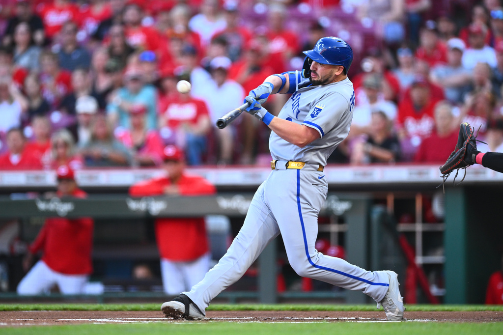 Kansas City Royals' Vinnie Pasquantino (9) hits a two-run home run during the first inning of a baseball game against the Cincinnati Reds in Cincinnati, Wednesday, June 3, 2026. (AP Photo/Ben Jackson)
