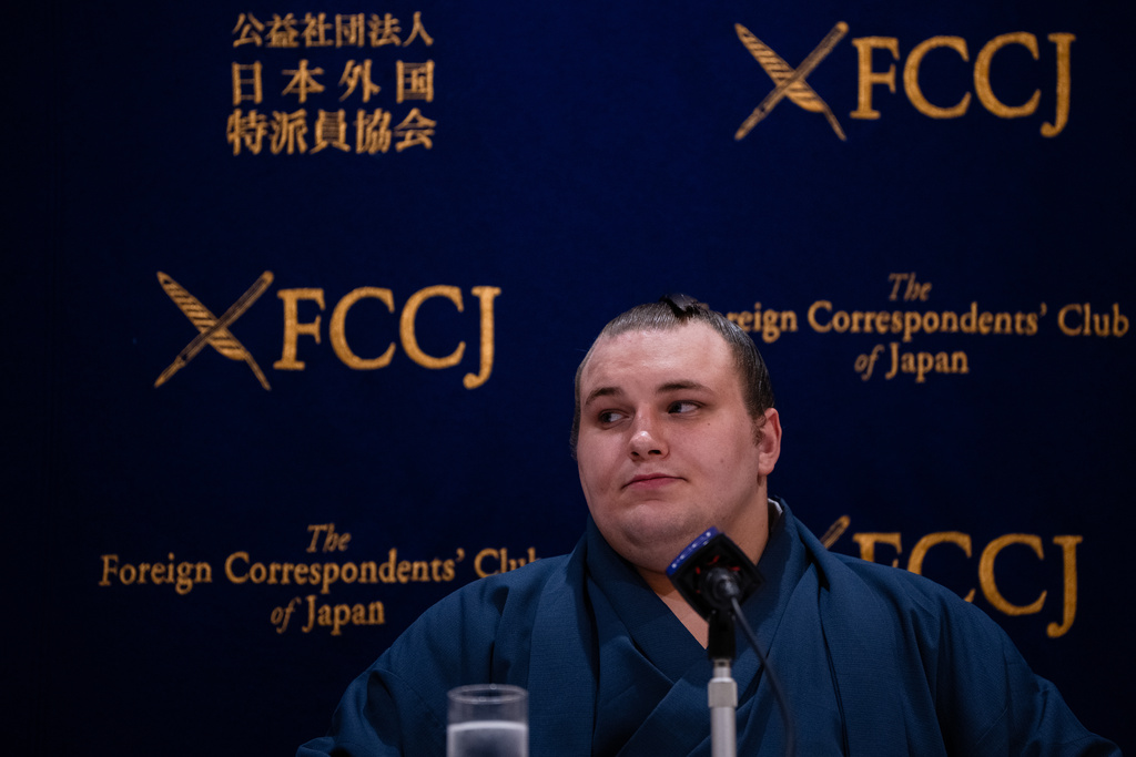 Ukrainian sumo wrestler Danilo Yavhushyshyn, known by his Japanese name Aonishiki Arata, speaks during a press conference at the Foreign Correspondents' Club of Japan, in Tokyo, Thursday, Oct. 9, 2025. (AP Photo/Louise Delmotte)