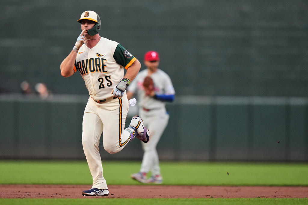 Baltimore Orioles' Pete Alonso (25) rounds the bases after hitting a two-run home run during the first inning of a baseball game against the Philadelphia Phillies, Friday, July 31, 2026, in Baltimore. (AP Photo/Stephanie Scarbrough)