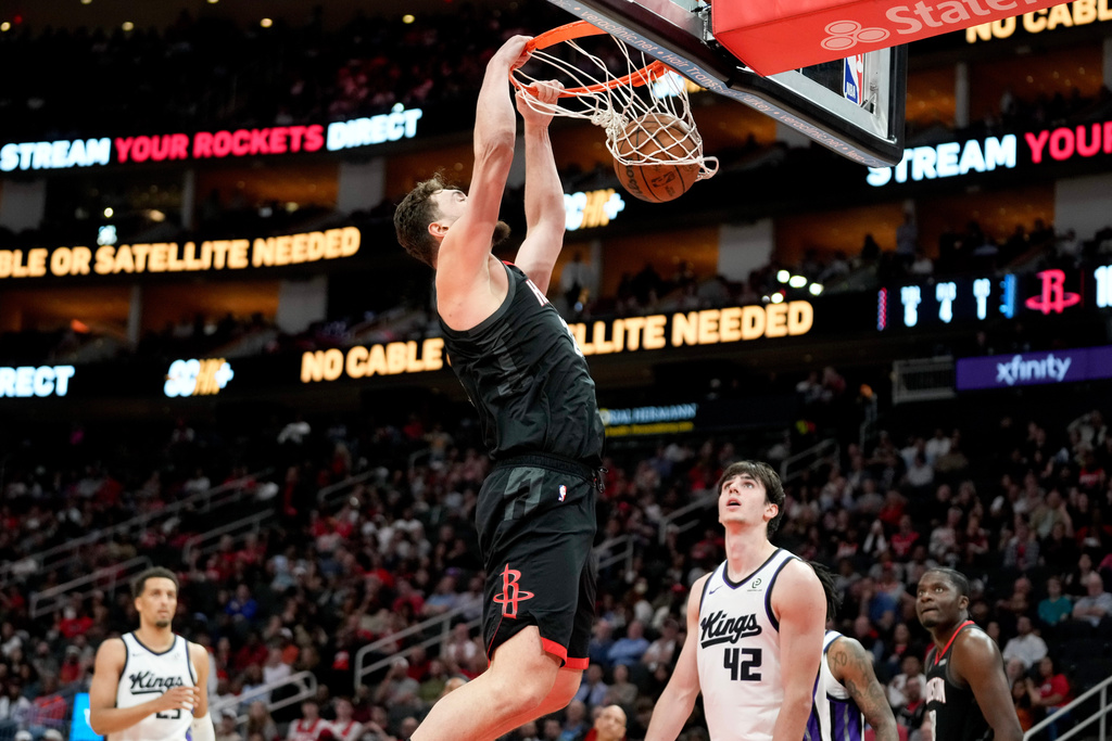 Houston Rockets center Alperen Sengun sucks against the Sacramento Kings during the second half of an NBA basketball game, Wednesday, Feb. 25, 2026, in Houston. (AP Photo/Eric Christian Smith)