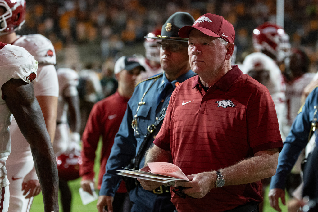 Arkansas interim head coach Bobby Petrino leaves the field after an NCAA college football game against Tennessee, Saturday, Oct. 11, 2025, in Knoxville, Tenn. (AP Photo/Wade Payne)
