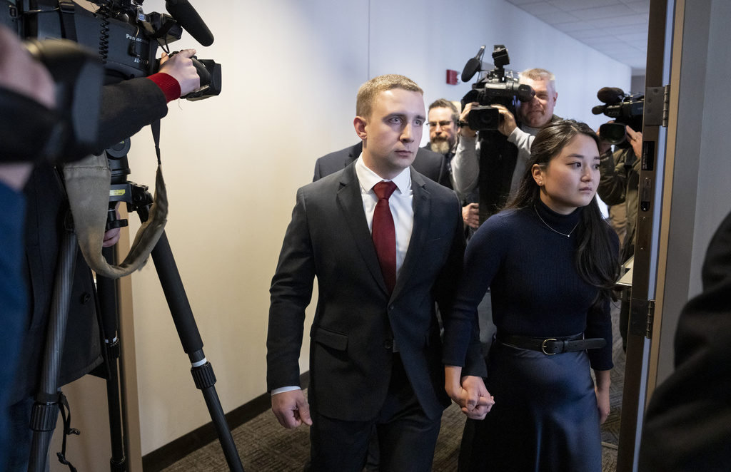 Prosecutors to dismiss charges against Minnesota trooper who shot motorist Ricky Cobb - Vimarsana News