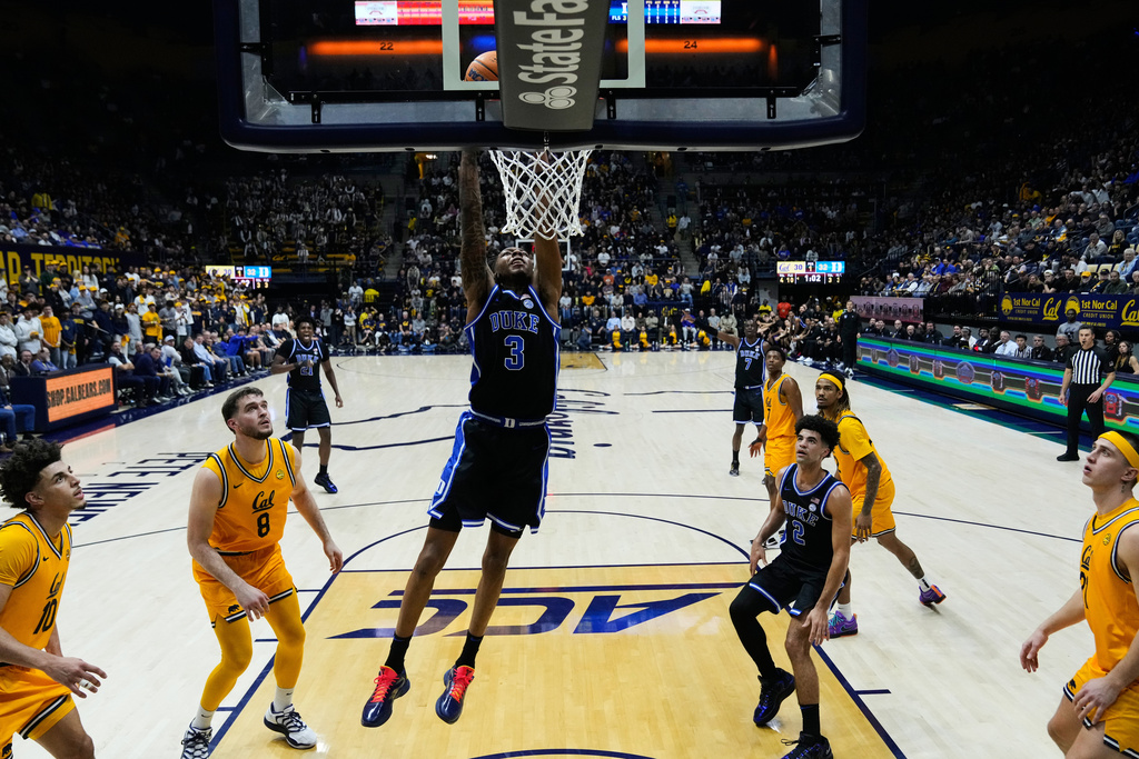 Duke guard Isaiah Evans (3) dunks during the first half of an NCAA college basketball game against California, Wednesday, Jan. 14, 2026, in Berkeley, Calif. (AP Photo/Godofredo A. Vásquez)