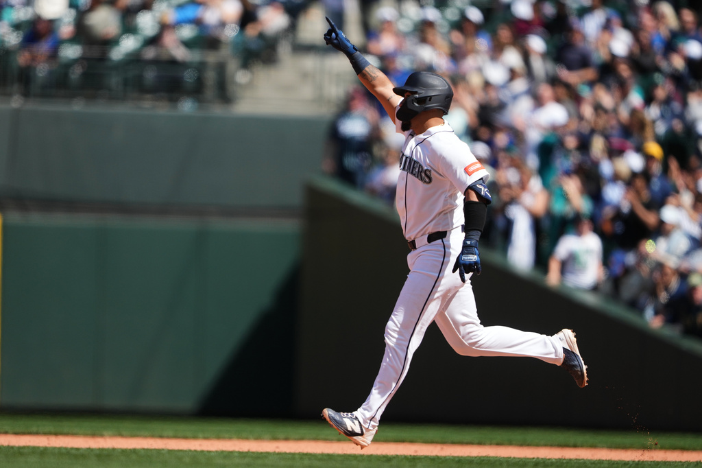 Seattle Mariners' Jhonny Pereda jogs the bases after hitting a solo home run against the Chicago White Sox during the seventh inning of a baseball game, Wednesday, May 20, 2026, in Seattle. (AP Photo/Lindsey Wasson)