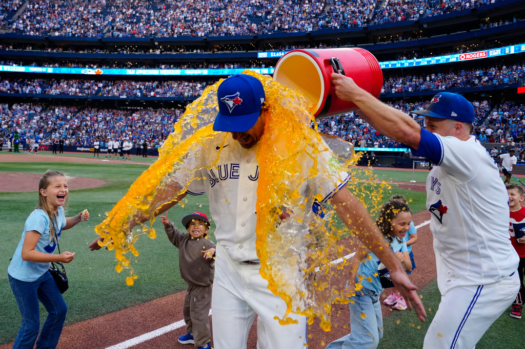Toronto Blue Jays' Myles Straw dumps Gatorade over pitcher Max Scherzer after the game against the Cincinnati Reds during eighth inning MLB baseball action in Toronto on Sunday, Sept. 27, 2026. (Frank Gunn/The Canadian Press via AP)