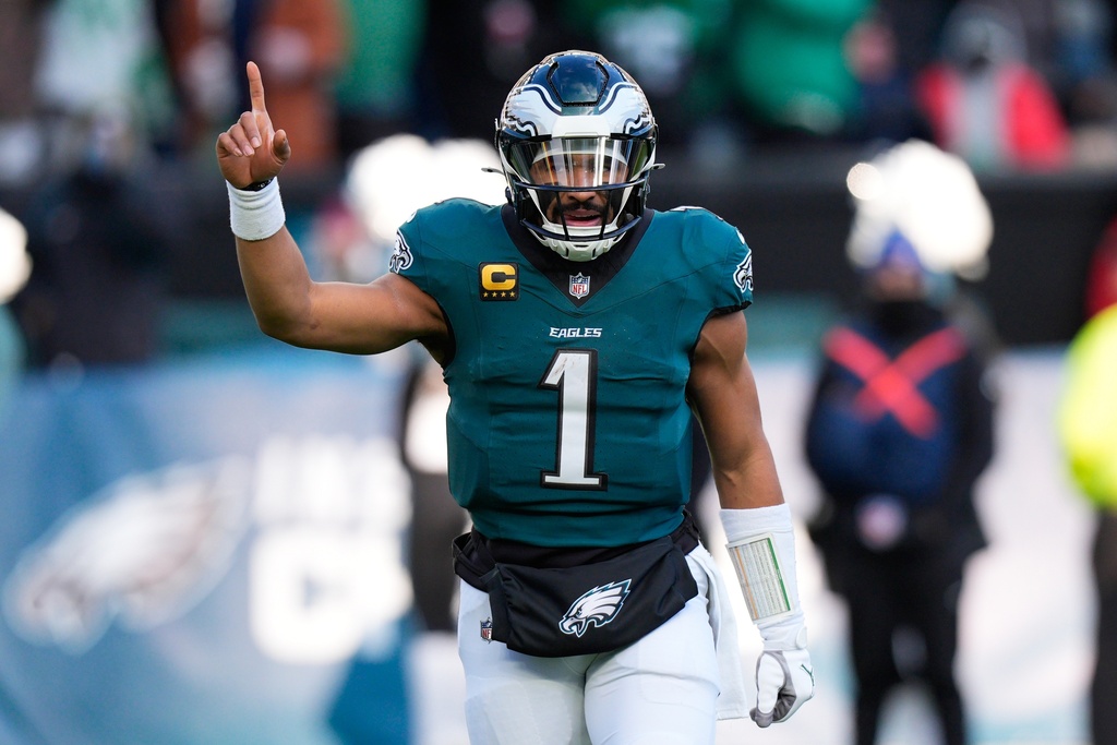 Philadelphia Eagles quarterback Jalen Hurts reacts to a touchdown by Eagles tight end Dallas Goedert during the second half of an NFL football game against the Las Vegas Raiders on Sunday, Dec. 14, 2025, in Philadelphia. (AP Photo/Chris Szagola)