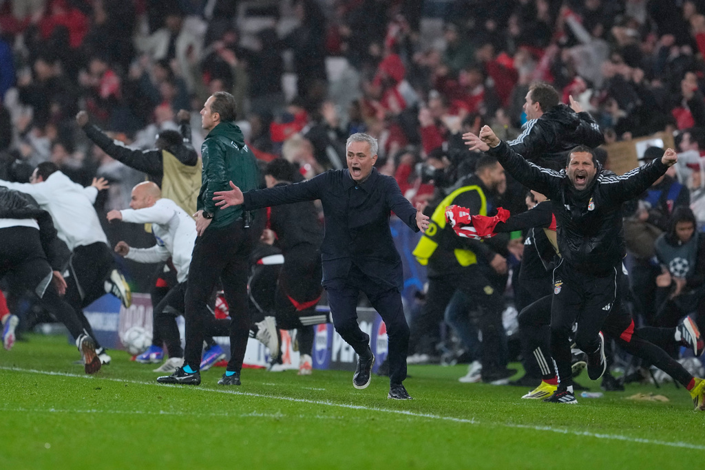 Benfica's head coach Jose Mourinho celebrates at the end of a Champions League opening phase soccer match between Benfica and Real Madrid, in Lisbon, Wednesday, Jan. 28, 2026. (AP Photo/Armando Franca)