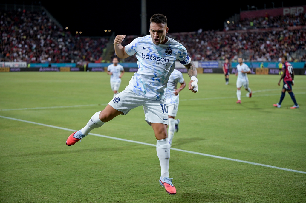 Inter's Lautaro Javier Martinez celebrates scoring during the Serie A soccer match between Cagliari Calcio and Inter at the Unipol Domus in Cagliari, Sardinia, Italy, Saturday Sept. 27, 2025. (Gianluca Zuddas/LaPresse via AP)