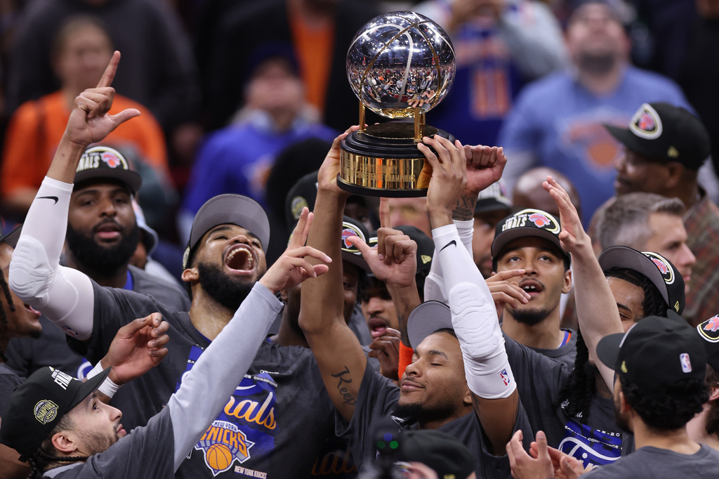 The New York Knicks hold the Eastern Conference Championship trophy after Game 4 in the Eastern Conference finals NBA basketball playoffs series against the Cleveland Cavaliers in Cleveland, Monday, May 25, 2026. (AP Photo/Tim Phillis)