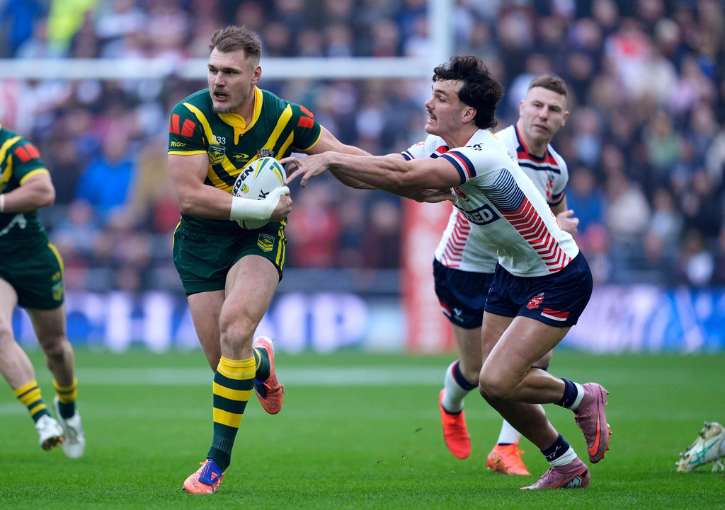 Australia's Angus Crichton, left, and England's Herbie Farnworth in action during their Ashes Series rugby league match at the Hill Dickinson Stadium, Liverpool, England, Saturday, Nov. 1, 2025. (Peter Byrne/PA via AP)