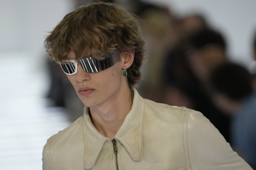 A model wears a creation from Prada's Spring/Summer 2027 men's collection presented in Milan, Italy, Sunday, June 21, 2026. (AP Photo/Luca Bruno)