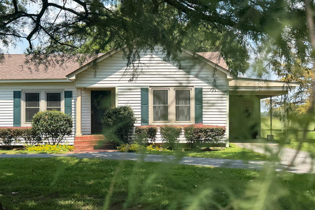 The McCartney family's home is seen in Holly Ridge, La., Monday, Aug. 18, 2025. (AP Photo/Sophie Bates)