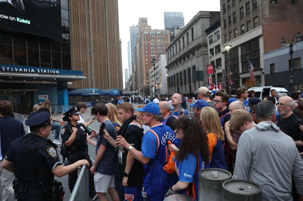 Fans wait to pass police on Eighth Avenue outside of Madison Square Garden ahead of Game 4 of the NBA Finals between the New York Knicks and San Antonio Spurs, Wednesday, June 10, 2026, in New York. (AP Photo/Heather Khalifa)