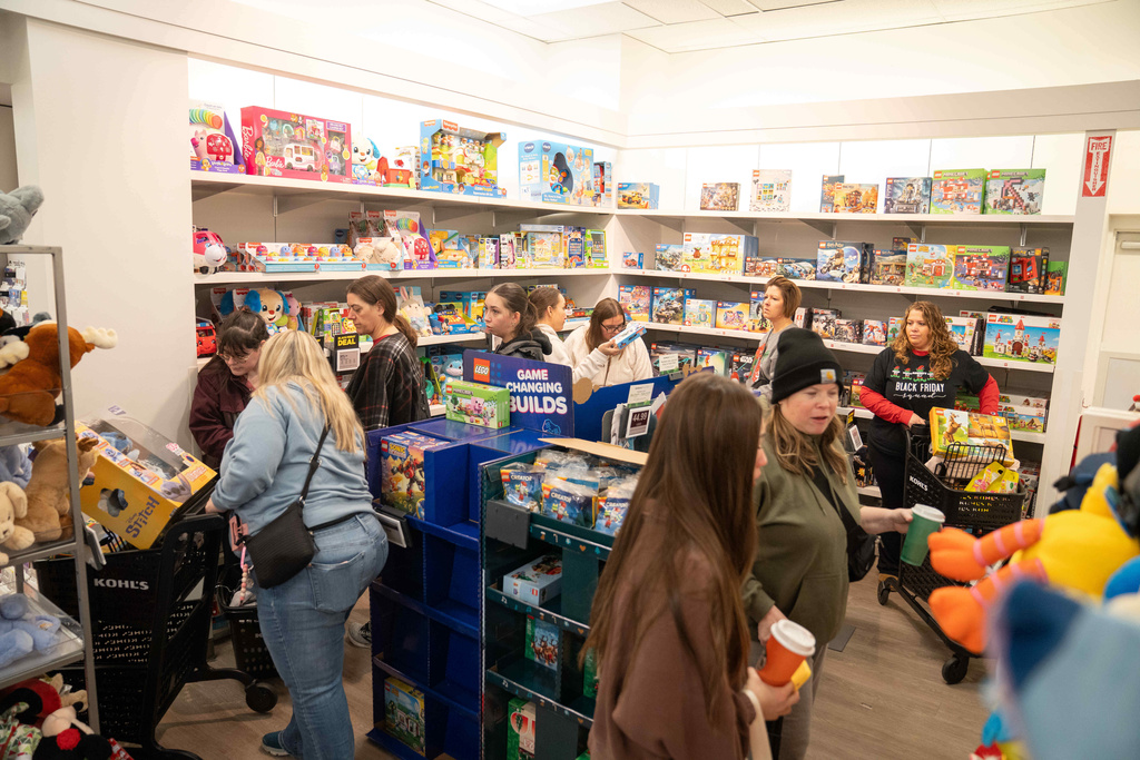 Shoppers browse through Kohl's department store for Black Friday deals, Friday, Nov. 28, 2025, in Woodstock, Ga. (AP Photo/Megan Varner)