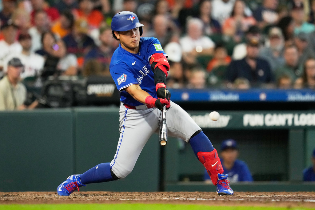 Toronto Blue Jays' Kazuma Okamoto singles during the sixth inning of a baseball game against the Houston Astros in Houston, Wednesday, Aug. 5, 2026. (AP Photo/Ashley Landis)