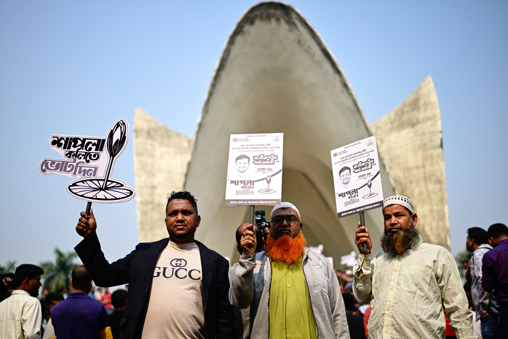 Supporters of Bangladesh's National Citizen Party hold a campaign rally ahead of next month's national elections in Dhaka, Bangladesh, Thursday, Jan. 22, 2026. (AP Photo/Mahmud Hossain Opu)