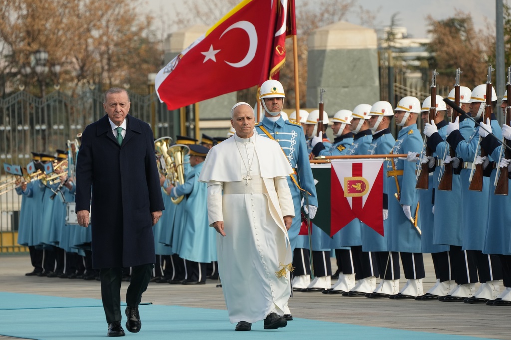 Pope Leo XIV is flanked by Turkish President Recep Tayyip Erdogan as he arrives at the Presidential Palace in Ankara, Turkey, Thursday, Nov. 27, 2025. (AP Photo/Domenico Stinellis)
