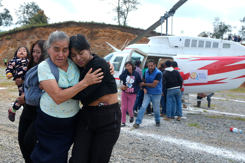 People arrive at Bella Vista, Hidalgo state, Mexico, after evacuating Chapula, Tuesday, Oct. 14, 2025, after torrential rains. (AP Photo/Fernando Llano)