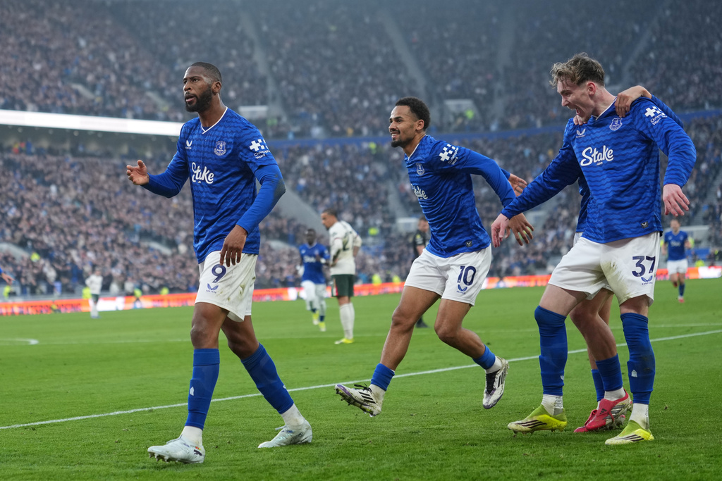 Everton's Beto, left, celebrates after scoring his side's opening goal during the English Premier League soccer match between Everton and Chelsea in Liverpool, England, Saturday, March 21, 2026. (AP Photo/Jon Super)
