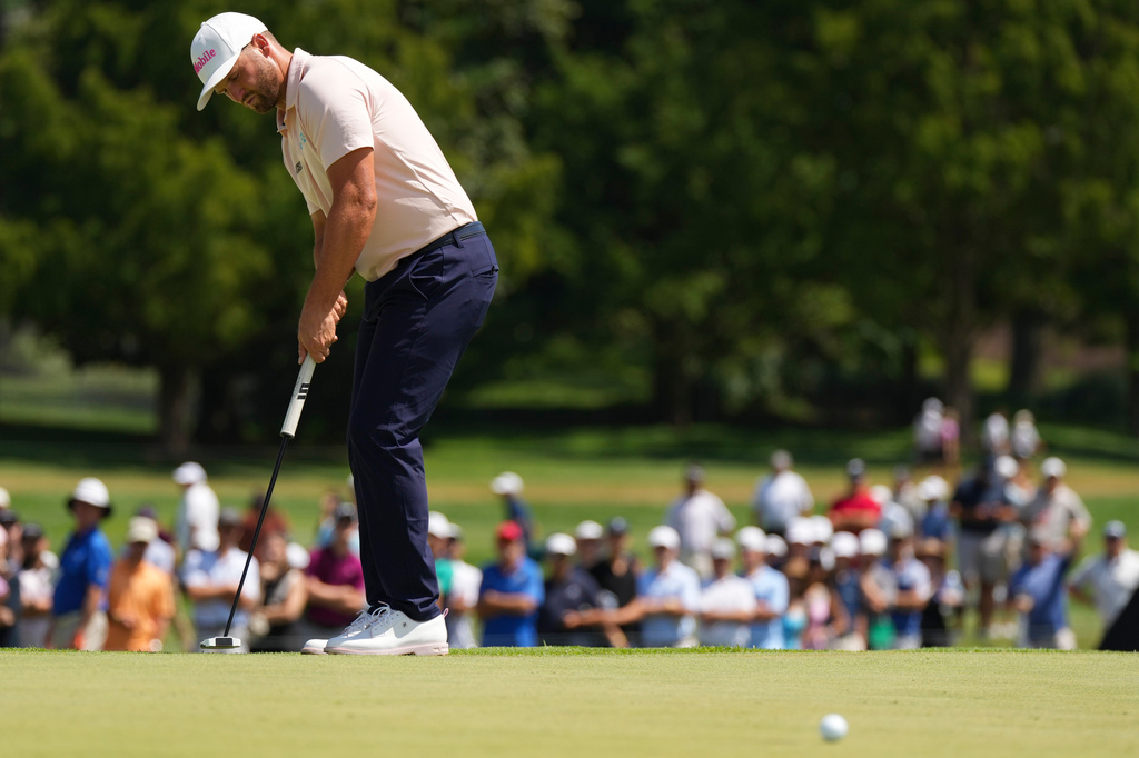 Wyndham Clark putts on the second green in the final round of the BMW Championship golf tournament, Sunday, Aug. 23, 2026, in St. Louis. (AP Photo/Jeff Roberson)