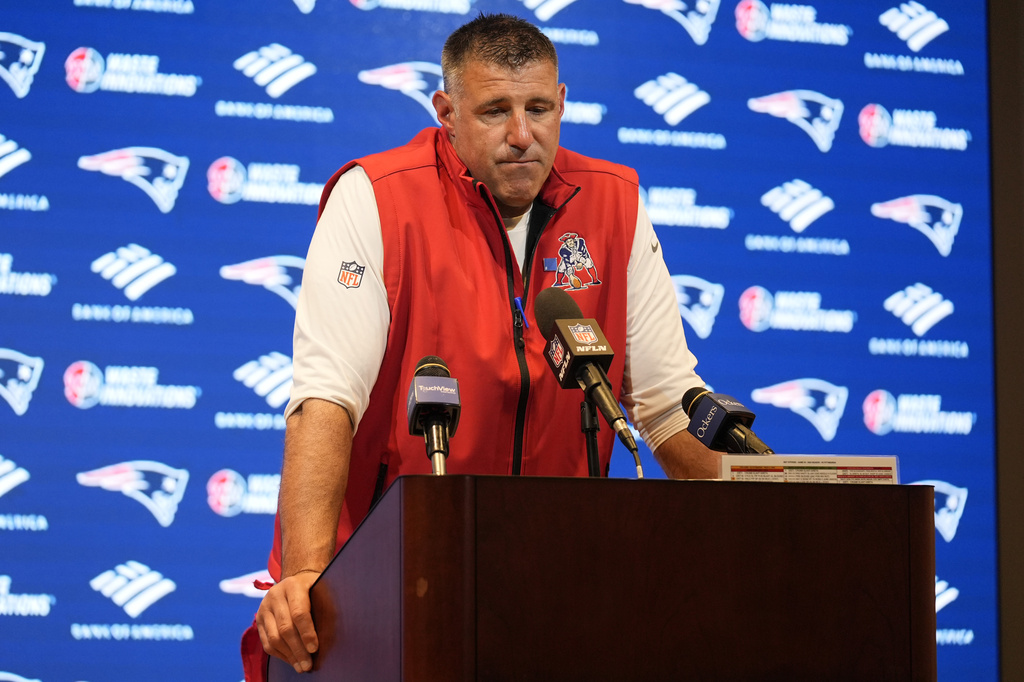 New England Patriots head coach Mike Vrabel speaks during a press conference after an NFL football game against the Pittsburgh Steelers, Sunday, Sept. 21, 2025, in Foxborough, Mass. (AP Photo/Robert F. Bukaty)