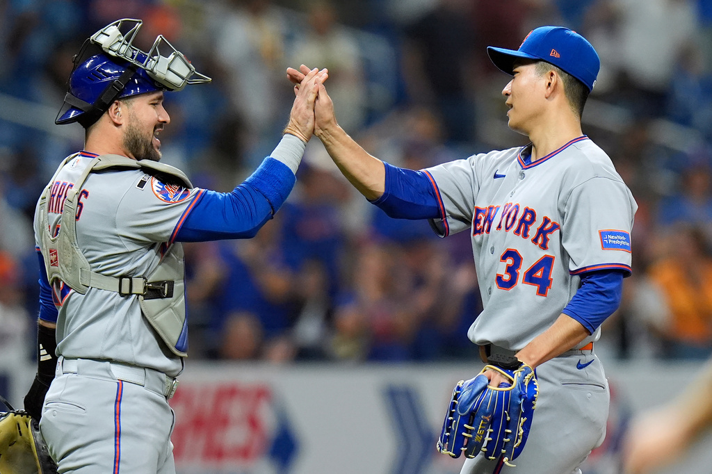 New York Mets pitcher Kodai Senga celebrates with catcher Luis Torrens after closing out the Tampa Bay Rays during the ninth inning of a baseball game Monday, Aug. 31, 2026, in St. Petersburg, Fla. (AP Photo/Chris O'Meara)