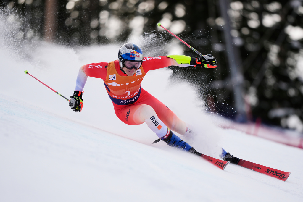Switzerland's Marco Odermatt competes during a World Cup men's giant slalom skiing race, Sunday, Dec. 7, 2025, in Beaver Creek, Colo. (AP Photo/Robert F. Bukaty)