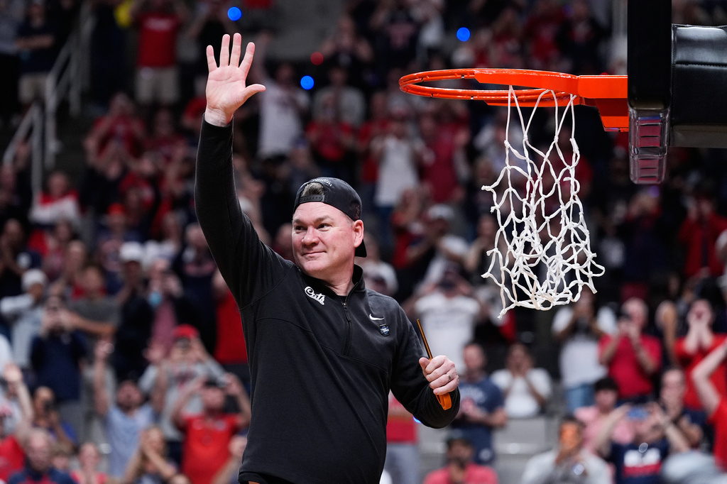 Arizona head coach Tommy Lloyd waves as he cuts down the net after a win over Purdue in the Elite Eight of the NCAA college basketball tournament, Saturday, March 28, 2026, in San Jose, Calif. (AP Photo/Godofredo A. Vásquez)