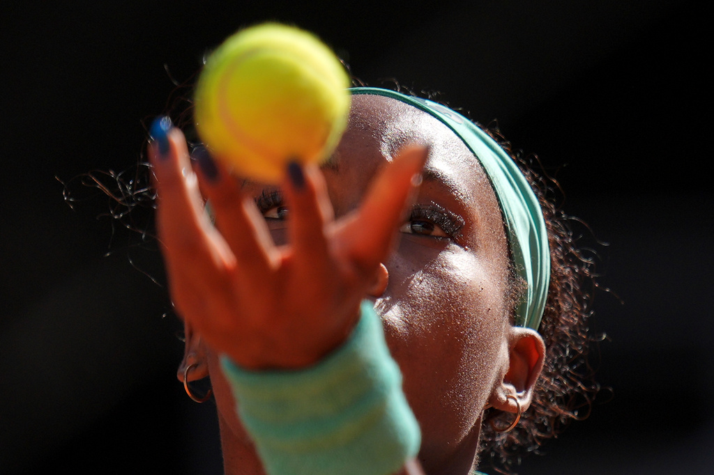 Coco Gauff of the U.S. serves to Linda Noskova of the Czech Republic during the Madrid Open tennis tournament in Madrid, Monday, April 27, 2026. (AP Photo/Manu Fernandez)