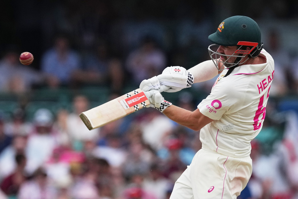 Australia's Travis Head bats during play on day two of the fifth and final Ashes cricket test between England and Australia in Sydney, Monday, Jan. 5, 2026. (AP Photo/Mark Baker)