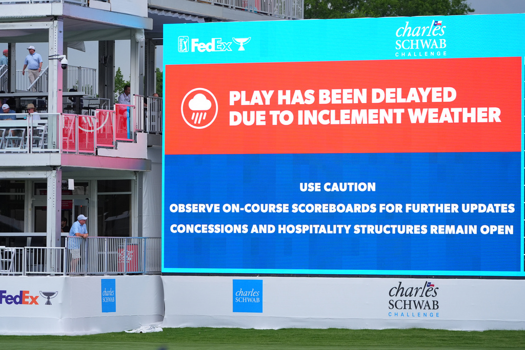 A sign announces that play has been delayed due to inclement weather during the first round of the Charles Schwab Challenge golf tournament at Colonial Country Club in Fort Worth, Texas, Thursday, May 28, 2026. (AP Photo/LM Otero)