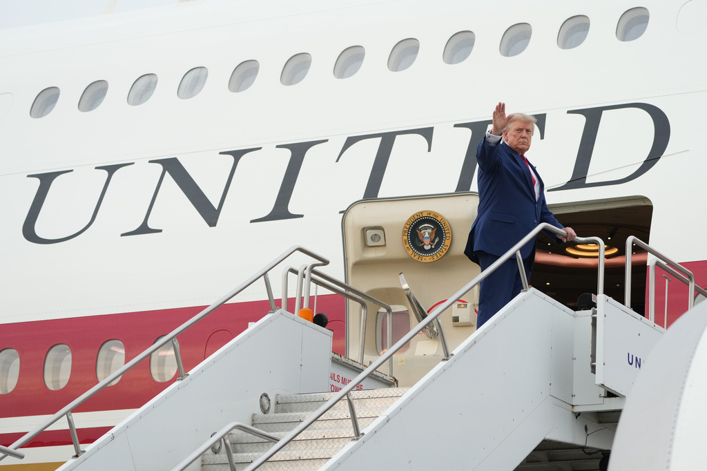 President Donald Trump boards Air Force One at Cleveland Hopkins International Airport in Cleveland, Tuesday, Aug. 11, 2026. (AP Photo/Mark Schiefelbein)