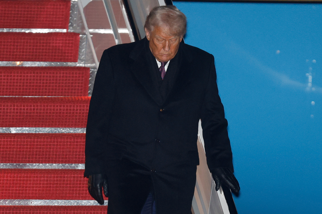 President Donald Trump walks down the stairs of Air Force One upon his arrival at Joint Base Andrews, Md., Thursday, Jan. 22, 2026, after returning from the World Economic Forum in Davos.(AP Photo/Luis M. Alvarez)