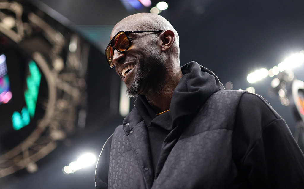 Former Minnesota Timberwolves player Kevin Garnett is introduced before an NBA basketball game between the New Orleans Pelicans and the Minnesota Timberwolves Sunday, April 12, 2026, in Minneapolis. (AP Photo/Matt Krohn)