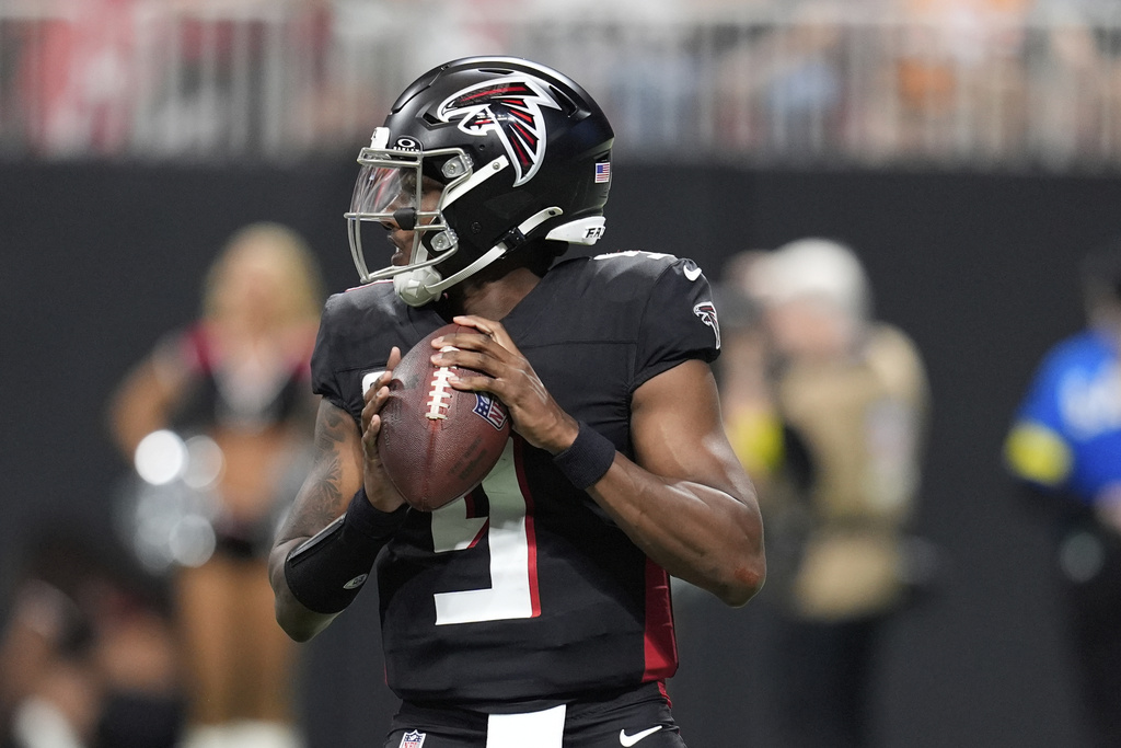 Atlanta Falcons quarterback Michael Penix Jr. (9) sets back to pass during the second half of an NFL football game against the Tampa Bay Buccaneers, Sunday, Sept. 7, 2025, in Atlanta. (AP Photo/Mike Stewart)