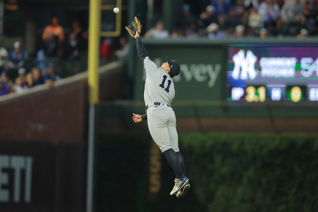 New York Yankees' Anthony Volpe jumps and misses a ball hit by Chicago Cubs' Alex Bregman during the fourth inning of a baseball game, Saturday, Aug. 1, 2026, in Chicago. (AP Photo/Melissa Tamez)
