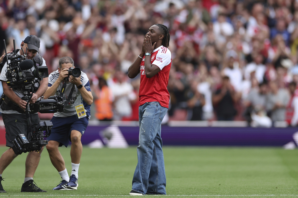 Arsenal's new player Eberechi Eze is introduced to the fans before the English Premier League soccer match between Arsenal and Leeds United at Emirates stadium in London, England, Saturday, Aug. 23, 2025. (AP Photo/Ian Walton)