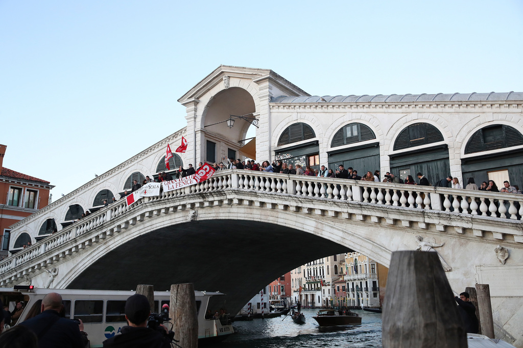 Workers and orchestra members of Venice’s La Fenice theater, joined by other performing arts professionals, march through the city demanding the resignation of superintendent Nicola Colabianchi and artistic director Beatrice Venezi, in Venice, Italy, Monday, Nov. 10, 2025. (Paola Garbuio/LaPresse via AP)