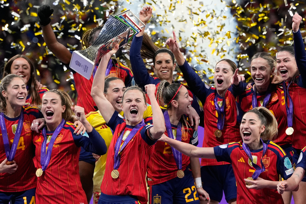 Spain's team captain Irene Paredes lifts the trophy after winning the Women's Nations League final soccer match between Spain and Germany in Madrid, Tuesday, Dec. 2, 2025. (AP Photo/Bernat Armangue)