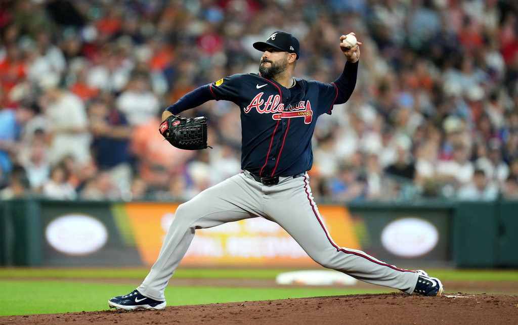 Atlanta Braves starting pitcher Martin Perez delivers to Houston Astros' Isaac Paredes during the first inning of a baseball game, Sunday, Sept. 20, 2026, in Houston. (AP Photo/Karen Warren)