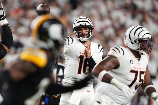 Cincinnati Bengals quarterback Joe Flacco (16) throws a pass during the second half of an NFL football game against the Pittsburgh Steelers in Cincinnati Thursday, Oct. 16, 2025. (AP Photo/Jeff Dean) Cincinnati Bengals quarterback Joe Flacco (16) throws a pass during the second half of an NFL football game against the Pittsburgh Steelers in Cincinnati Thursday, Oct. 16, 2025. (AP Photo/Jeff Dean)