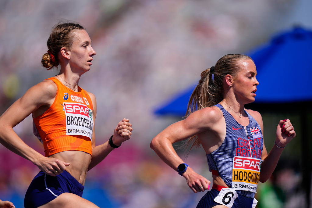 Netherlands' Femke Broeders-Bol and Britain's Keely Hodgkinson compete in a women's 800 meters semifinal at the European Athletics Championships in Birmingham, England, Thursday, Aug. 13, 2026. (AP Photo/Petr David Josek)