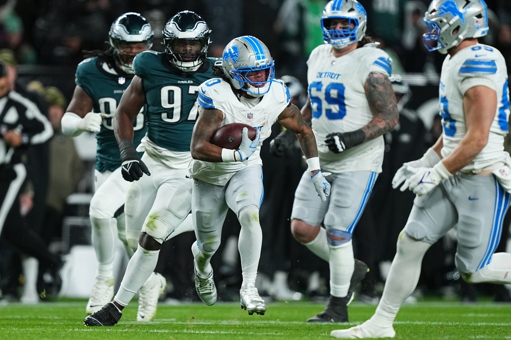 Detroit Lions' Jahmyr Gibbs (0) runs with the ball during the second half of an NFL football game against the Philadelphia Eagles on Sunday, Nov. 16, 2025, in Philadelphia. (AP Photo/Matt Rourke)