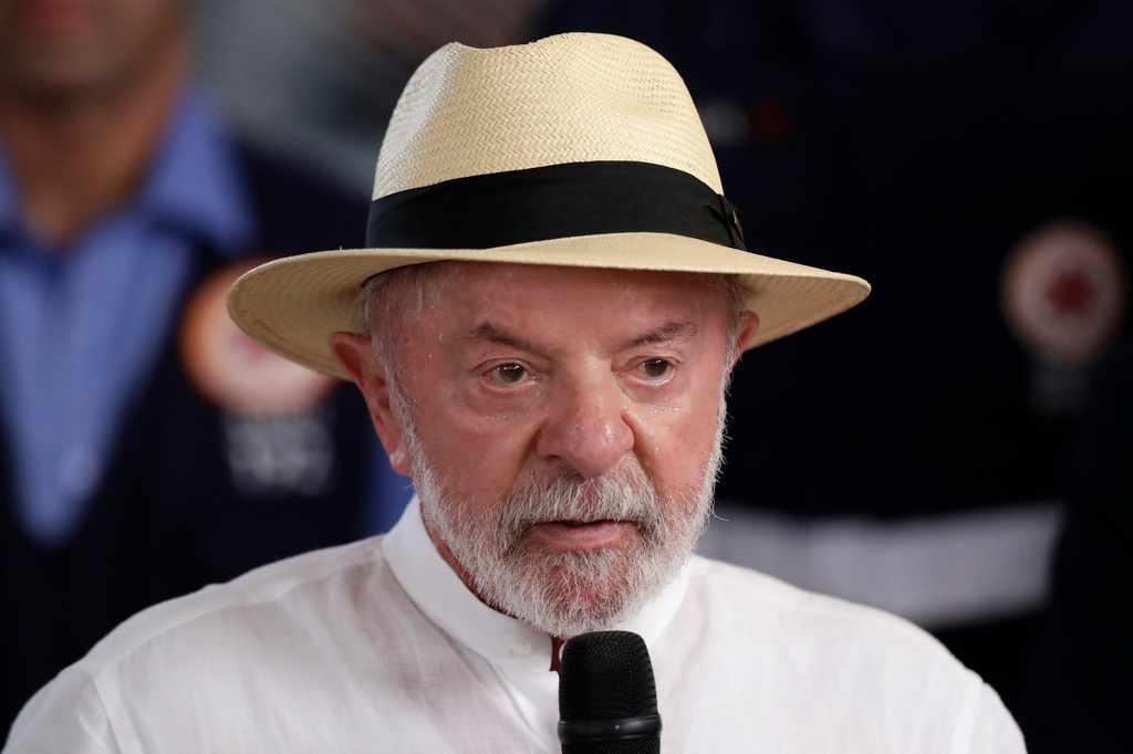 Brazilian President Luiz Inacio Lula da Silva visits the Andarai Hospital in Rio de Janeiro, Brazil, Tuesday, July 28, 2026. (AP Photo/Bruna Prado)