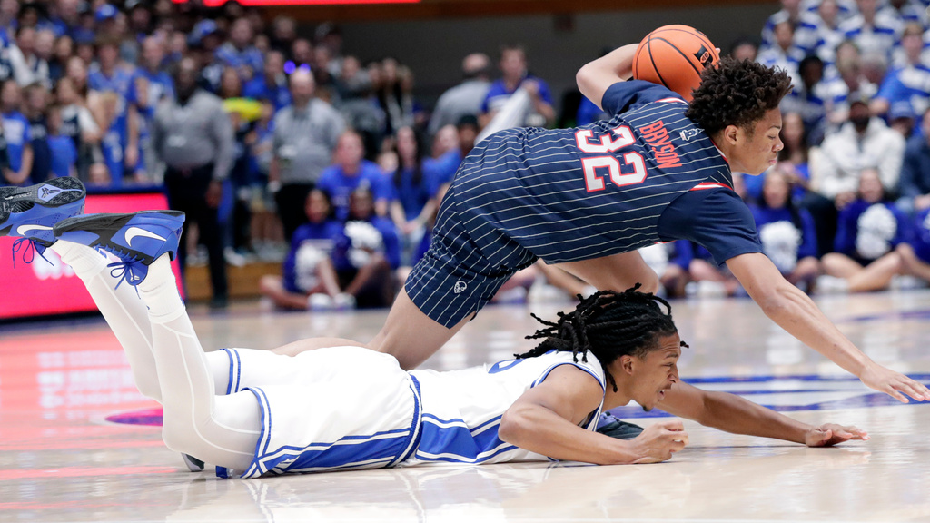 Howard forward Travelle Bryson (32) and Duke forward Maliq Brown scramble for a loose ball during the first half of an NCAA college basketball game, Sunday, Nov. 23, 2025, in Durham, N.C. (AP Photo/Chris Seward)